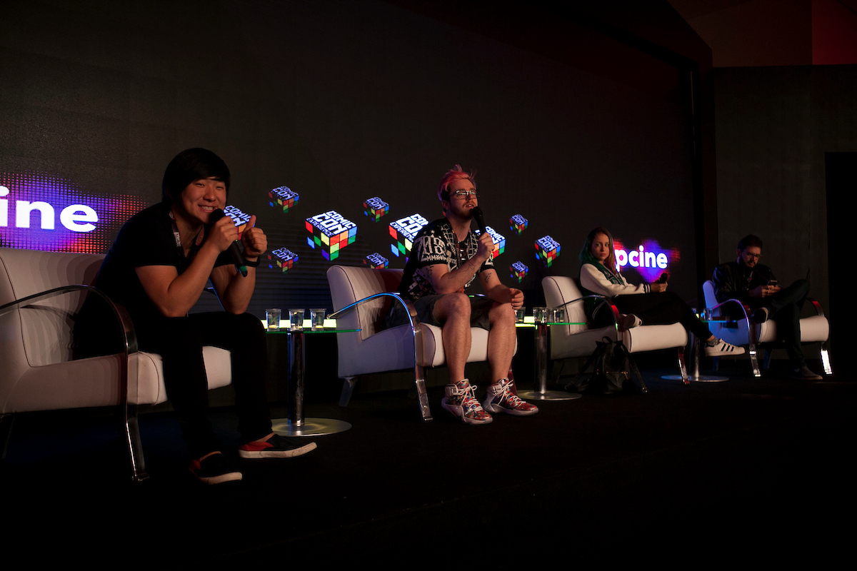 São Paulo, 01 de dezembro de 2016. Cobertura do evento CCXP 2016 no São Paulo EXPO.Palestra: Como eu virei um Creator? - FOTOS: Andre Conti