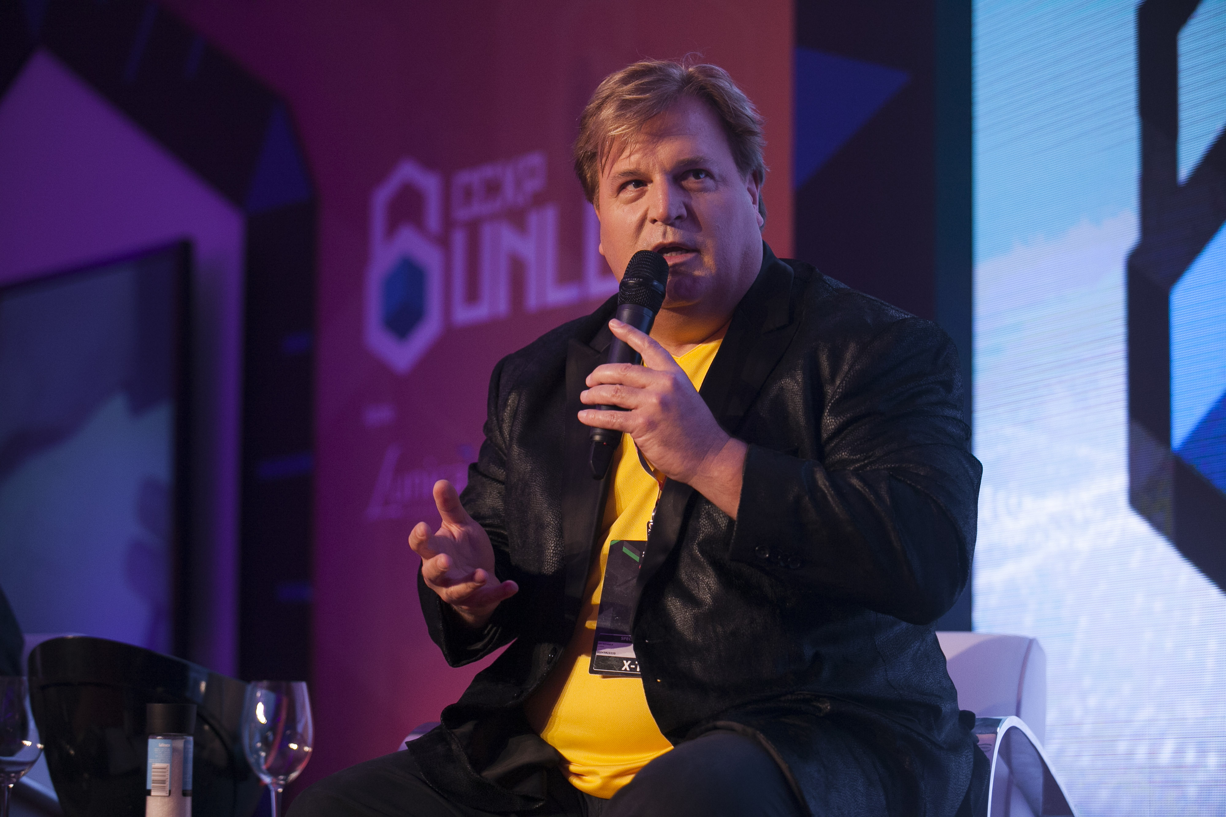 Palestra: Como manter a serie Supernatural no ar por mais de 15 anos com uma base crescente de fãs ? Com Jim Michaels, Produtor Supernatural, Cao Hamburger (Globo, entrevistador) e Rodrigo Fonseca (entrrevistador). FOTOS: Andre Conti